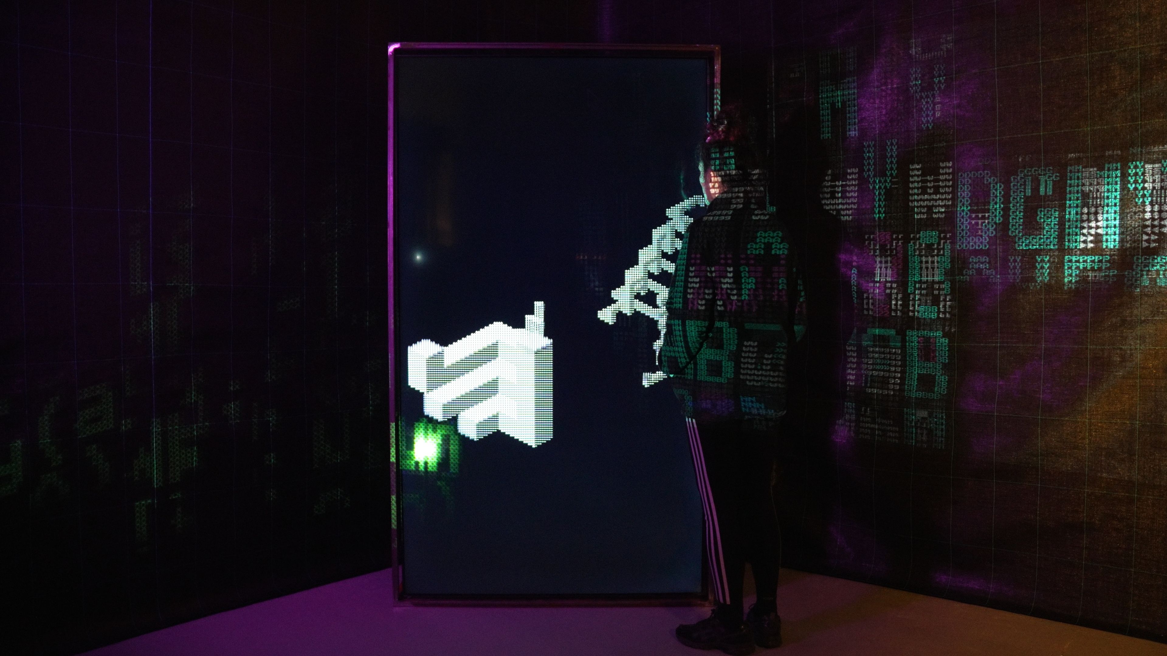 meltdown: una investigació artística sobre computació espacial, identitat i experiències immersives